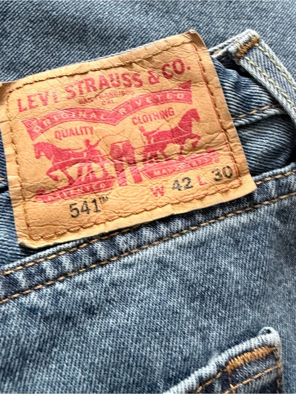 Levi's 541 Jeans 42x30 | Medium Wash